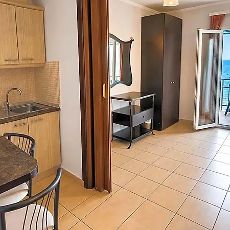 Апартхотел Plaka 3*